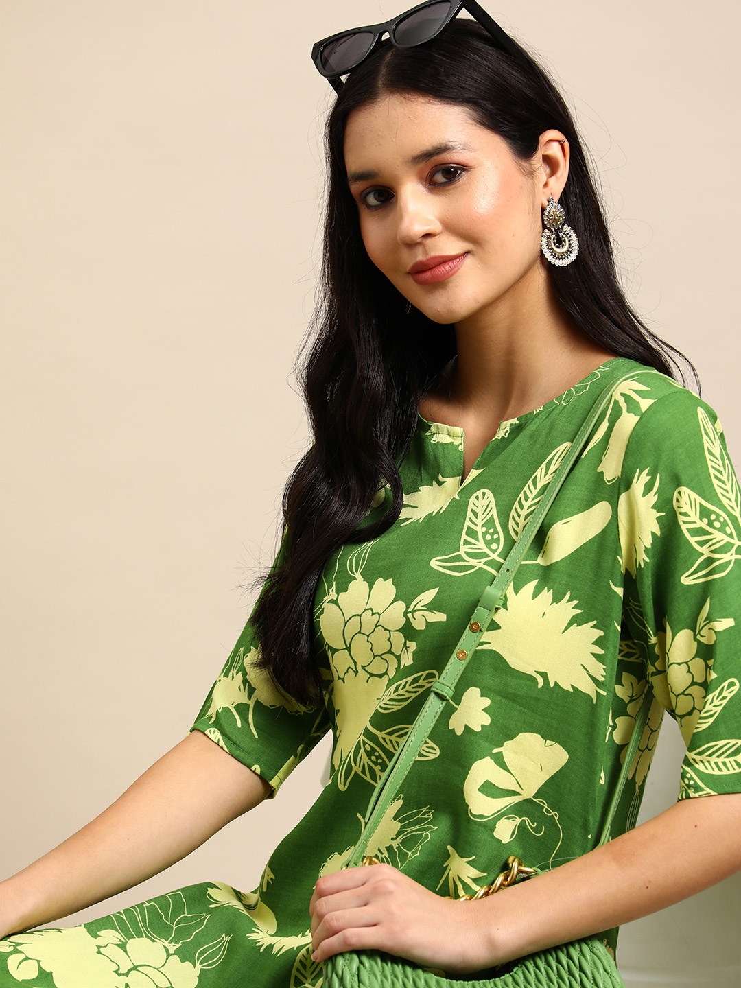 

Sangria Floral Printed Regular Kurta with Trousers, Green