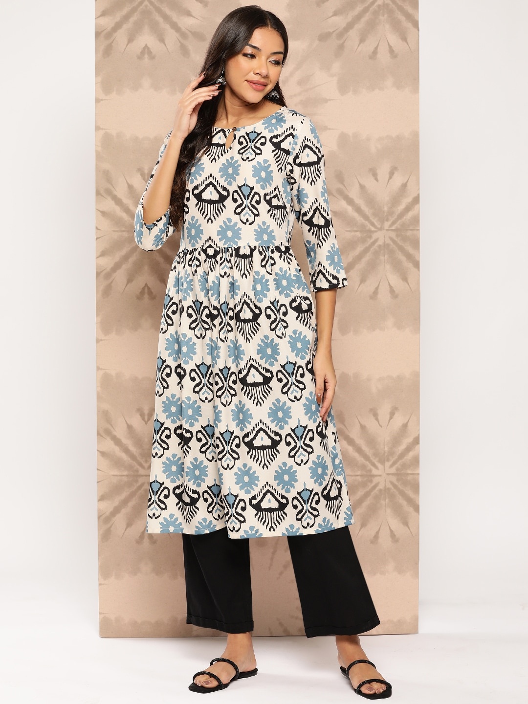 

Sangria Women Floral Printed Keyhole Neck Kurta, Coffee brown