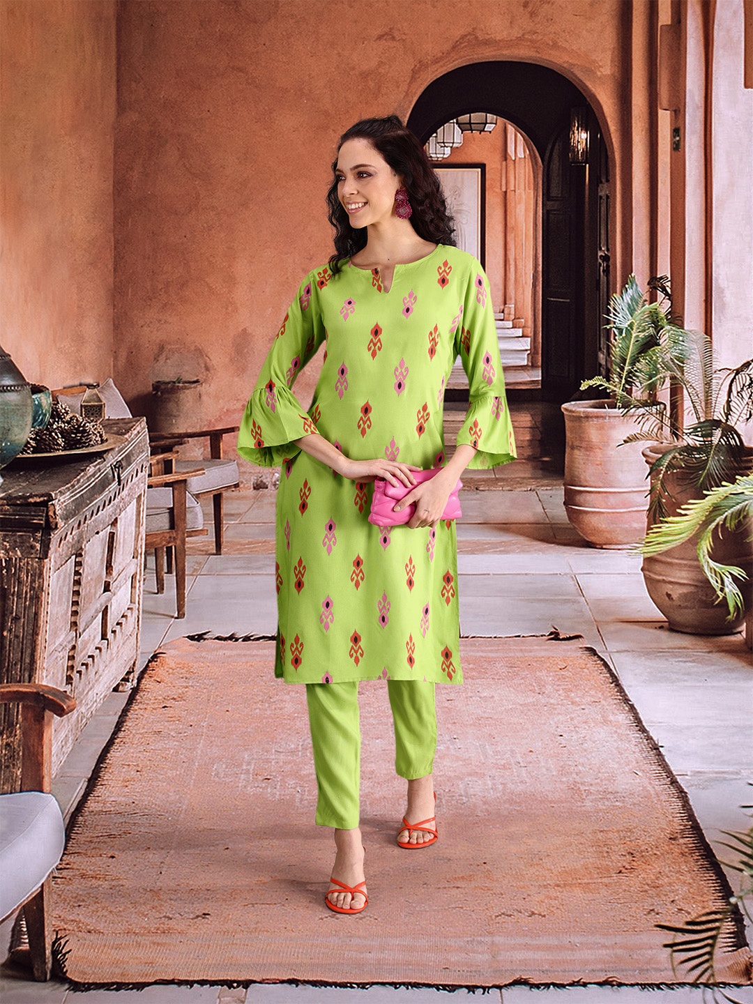 

Sangria Women Ethnic Motifs Printed Kurta with Trousers, Green