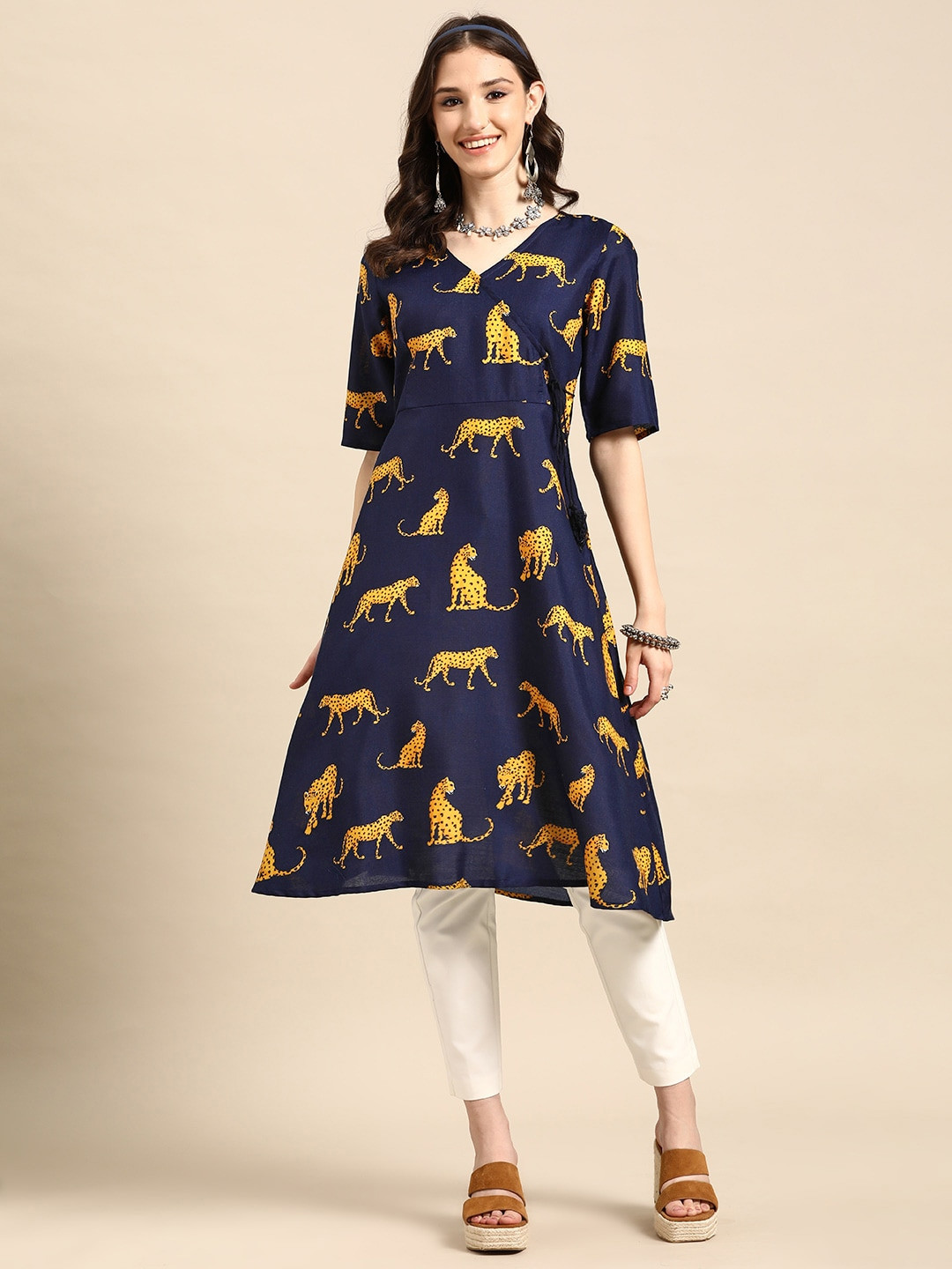 

Sangria Animal Print Angrakha Kurta, Navy blue
