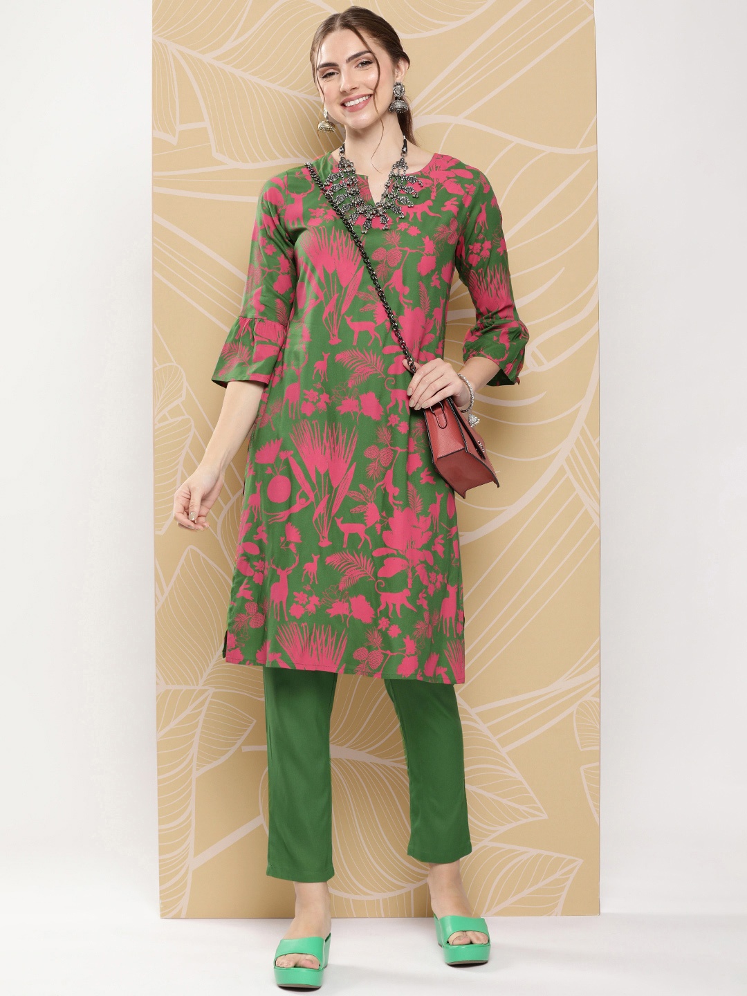 

Sangria Women Tribal Printed Regular Kurta With Trousers, Green