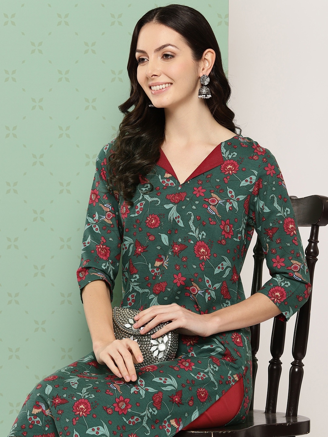 

Sangria Ethnic Motifs Printed Stylized V-Neck Straight Kurta, Green