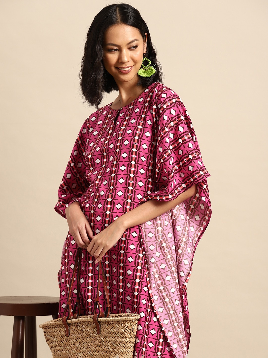 

Sangria Printed Keyhole Neck Kaftan Kurta, Pink