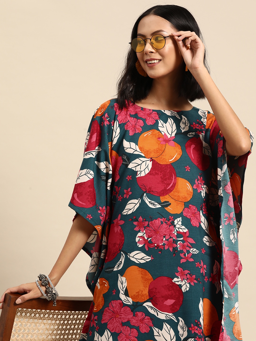 

Sangria Women Floral Printed Regular Kurta with Trousers, Teal