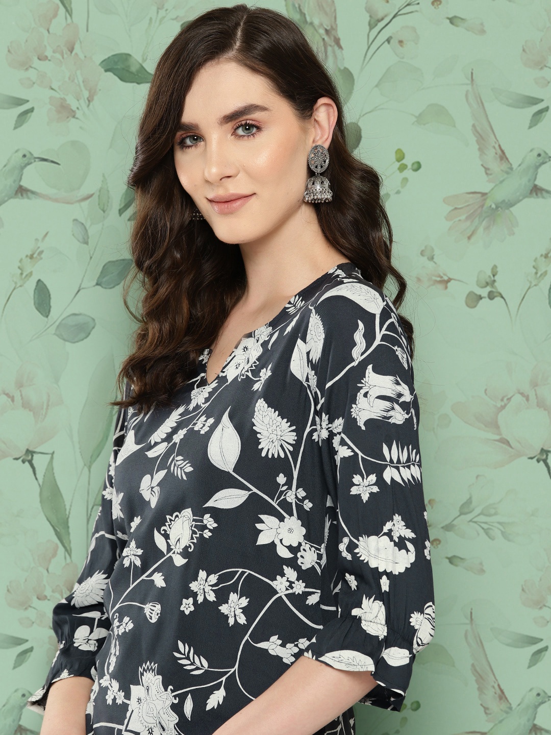 

Sangria Floral Printed Straight Kurta, Navy blue