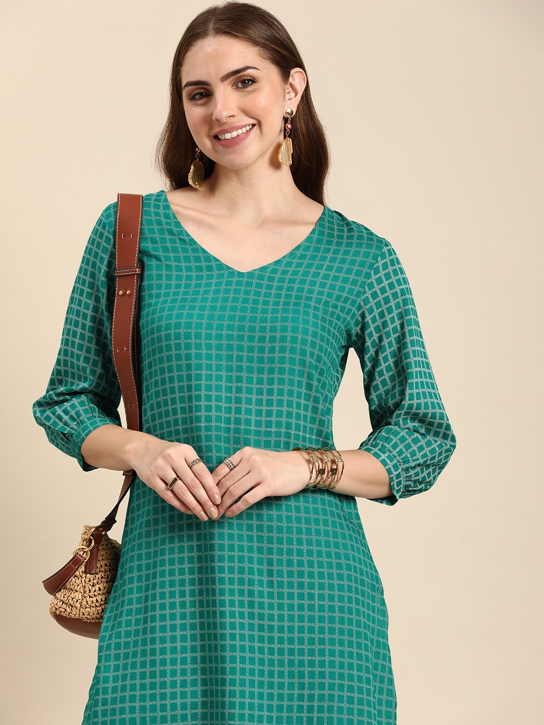 

Sangria V-Neck Checked Straight Kurta, Green