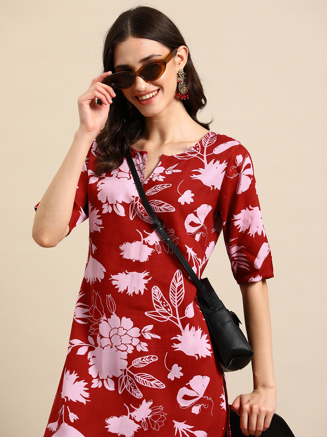 

Sangria Floral Printed Regular Kurta with Trousers, Maroon