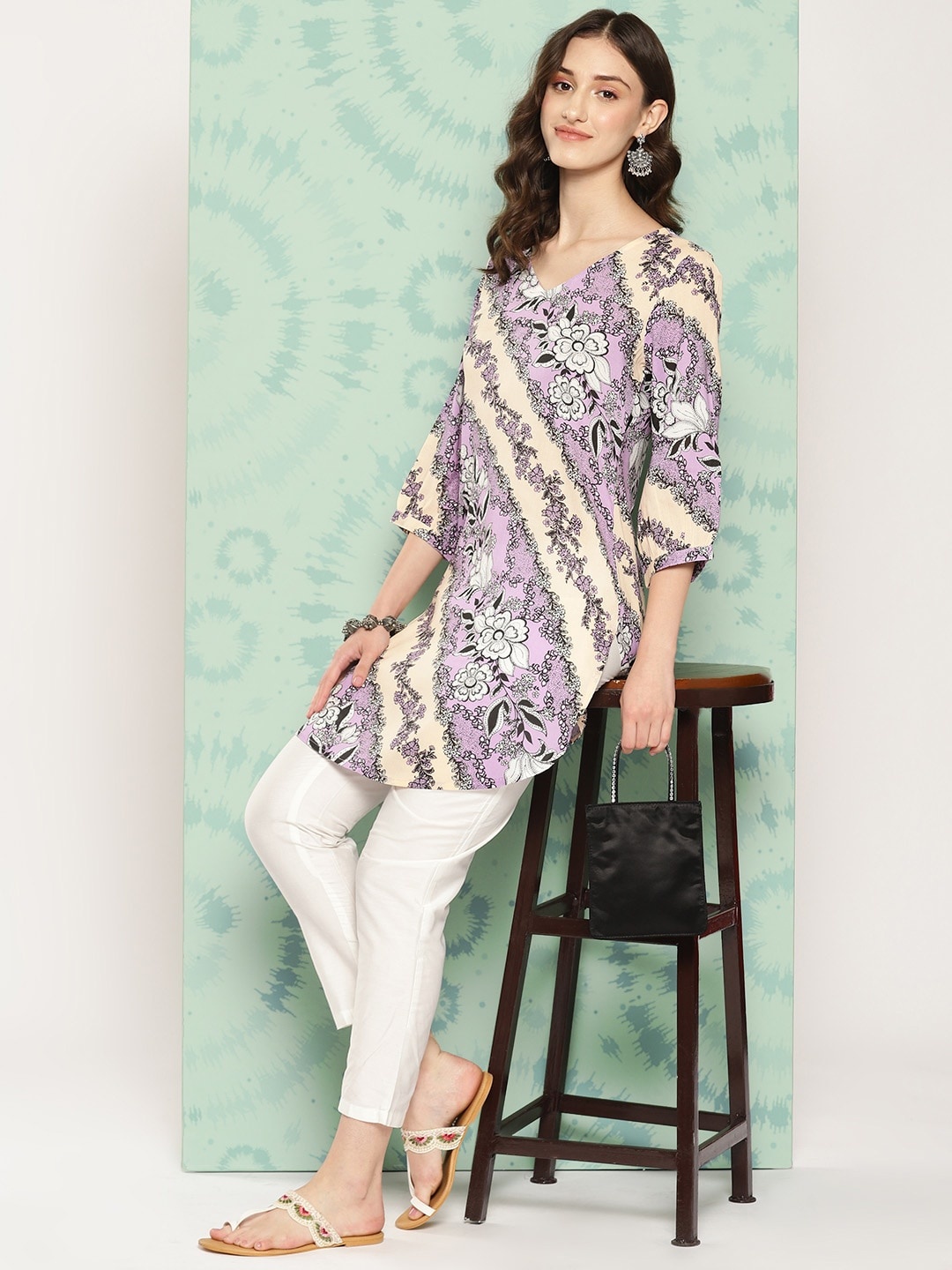 

Sangria Floral Printed Curved Hem Kurta, Lavender