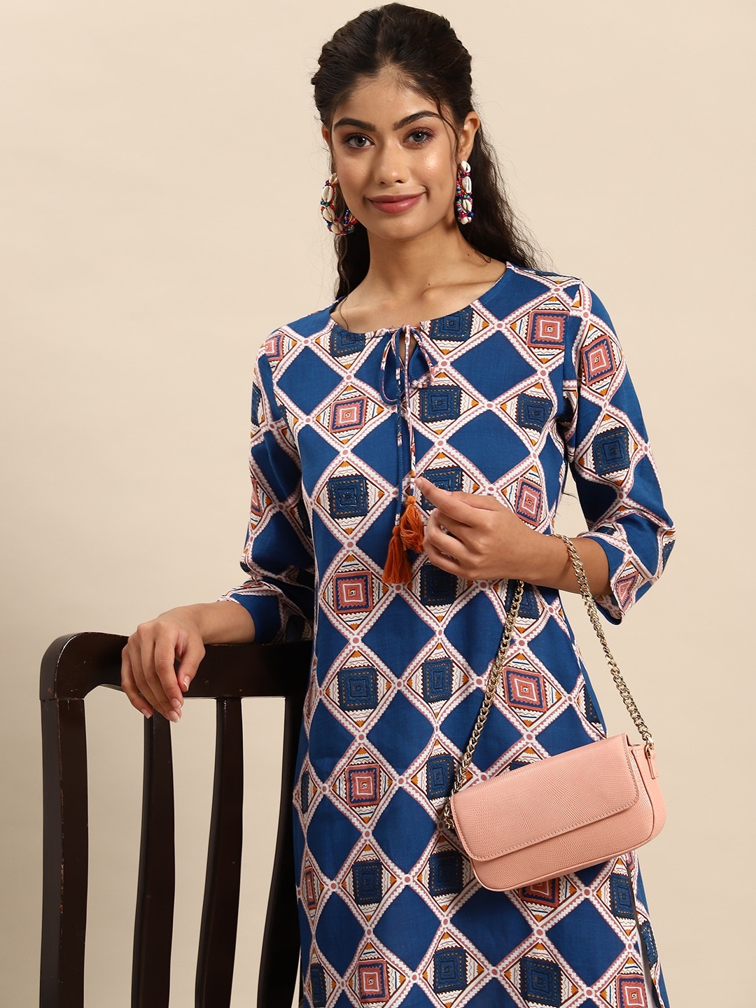

Sangria Geometric Printed Tie-Up Neck Straight Kurta, Blue