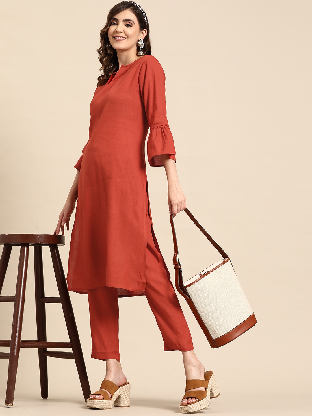 

Sangria Bell Sleeves Solid Straight Kurta With Trousers, Rust