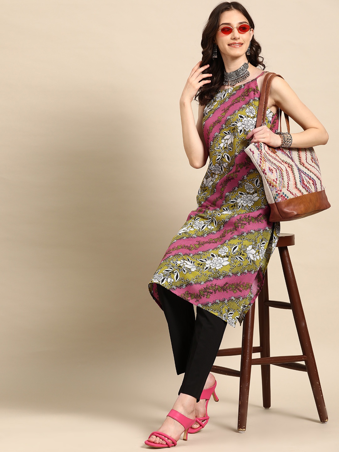

Sangria Floral Print Kurta, Pink