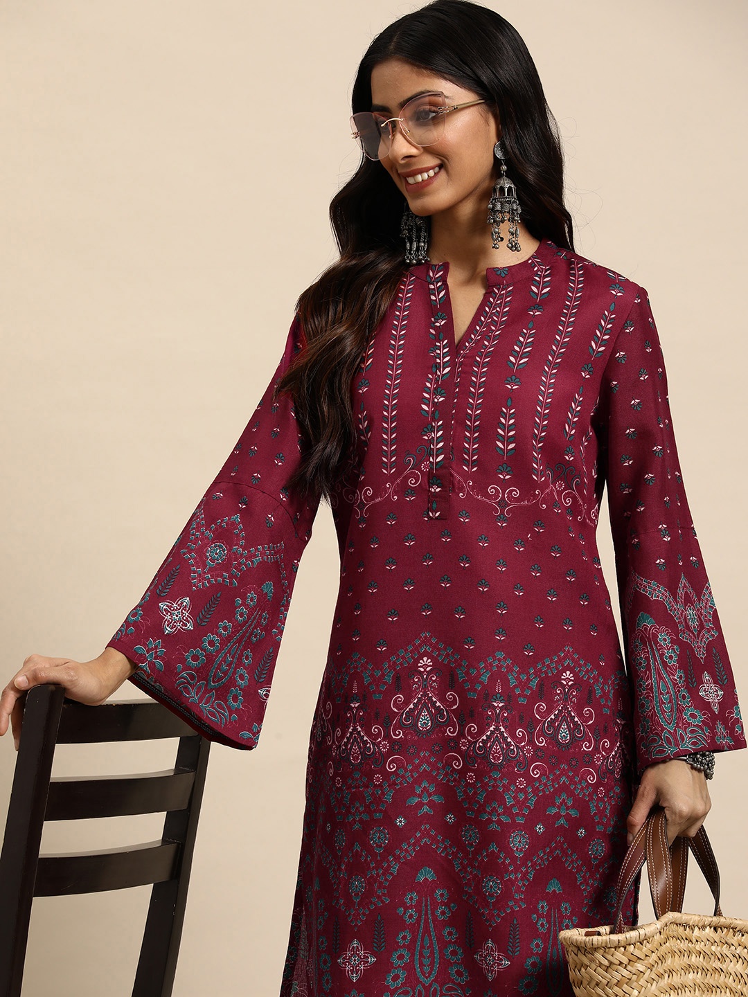 

Sangria Women Ethnic Motifs Printed Flared Sleeves Straight Kurta, Magenta