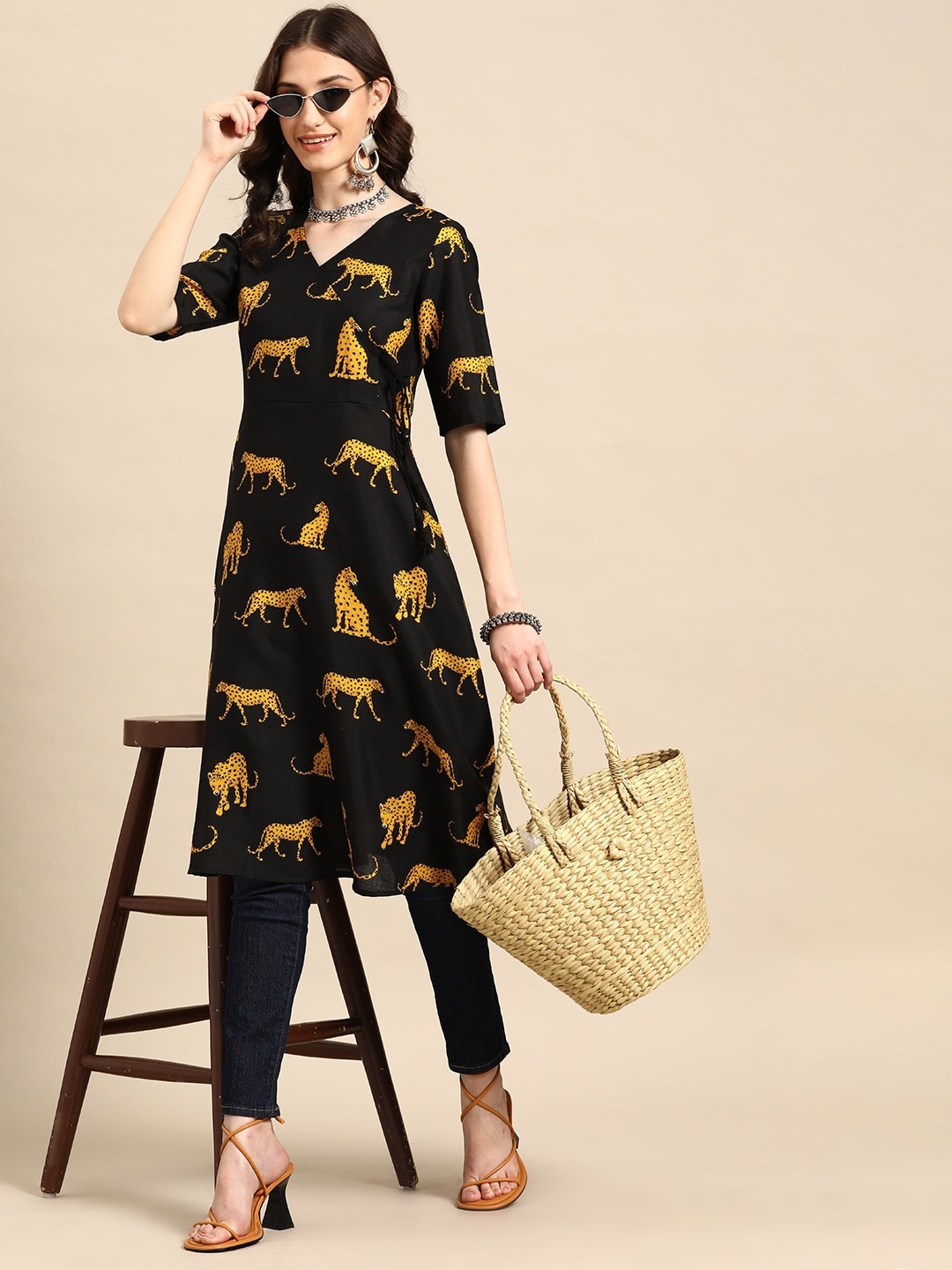 

Sangria Quirky Print Angrakha Kurta, Black