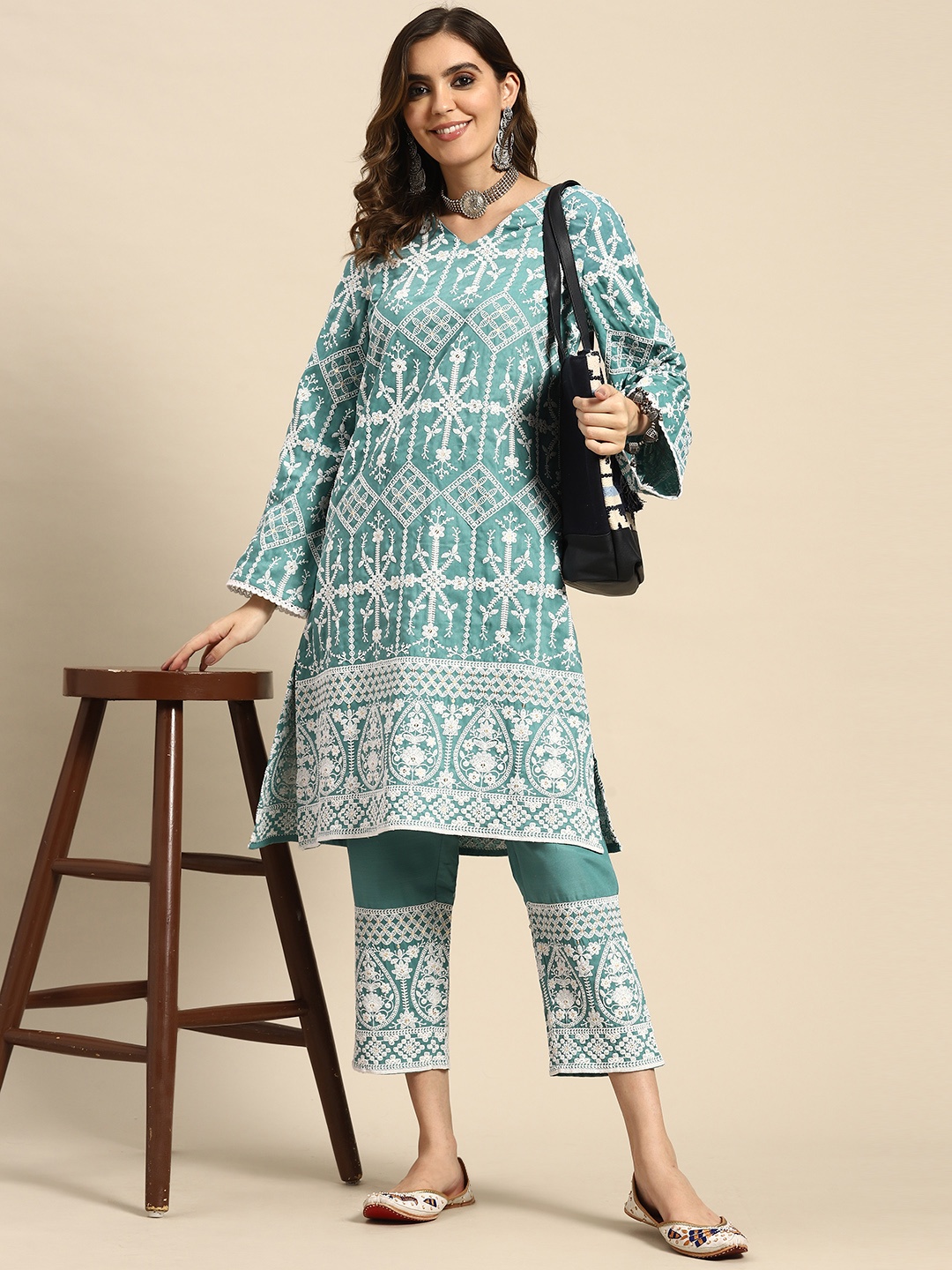 

Sangria Ethnic Motifs Embroidered Panelled Sequinned Kurta with Trousers, Green