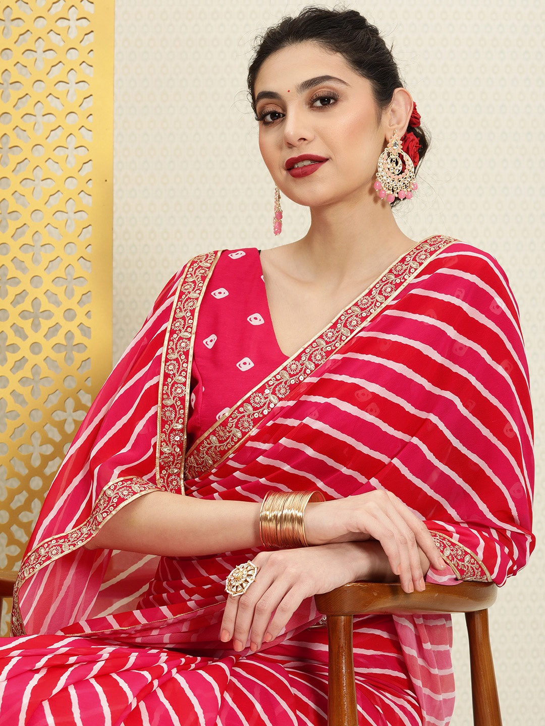 

House of Pataudi Red & Pink Leheriya Sequinned Georgette Saree