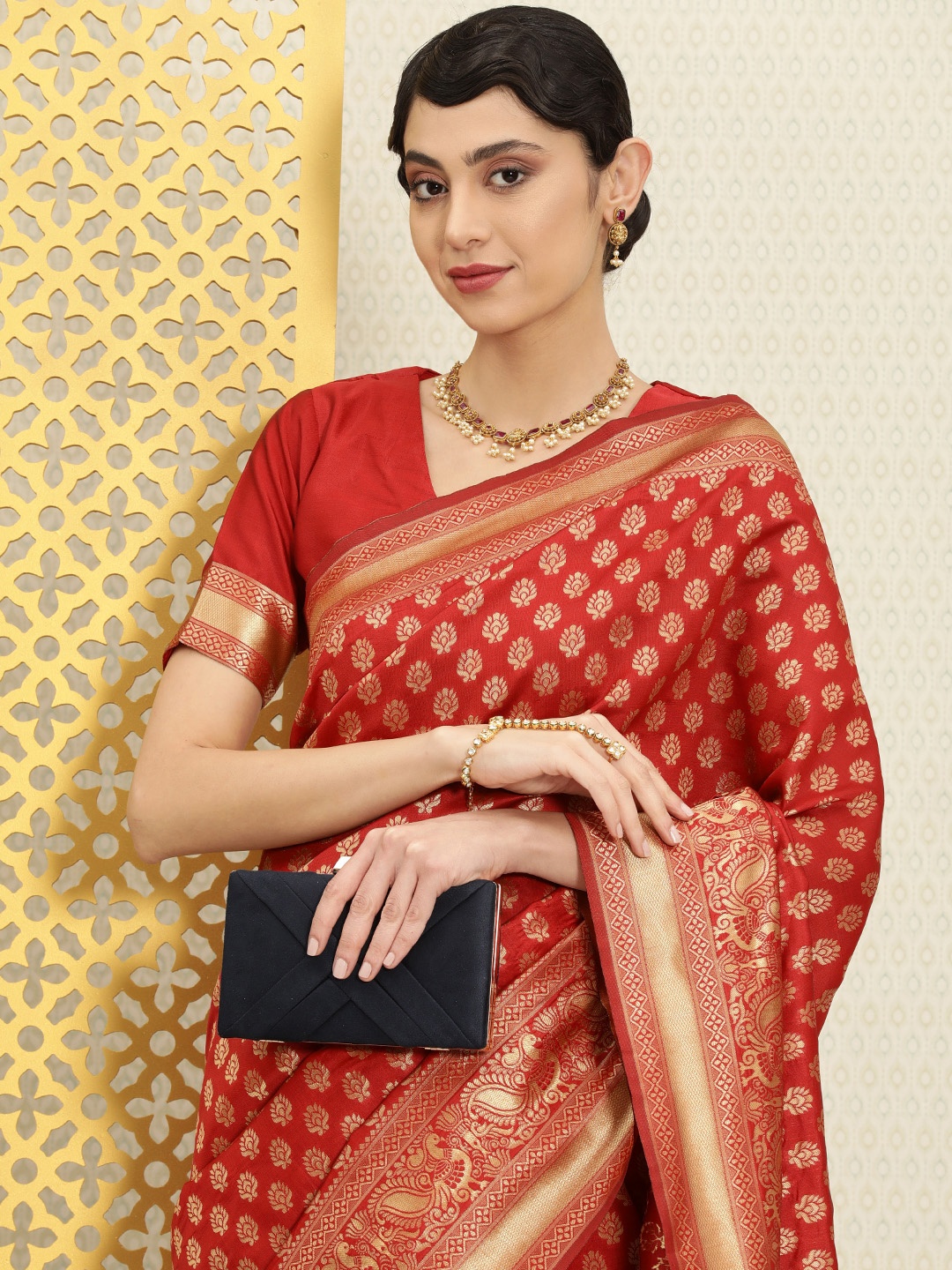 

House of Pataudi Magenta & Pink Ethnic Motifs Zari Silk Blend Saree