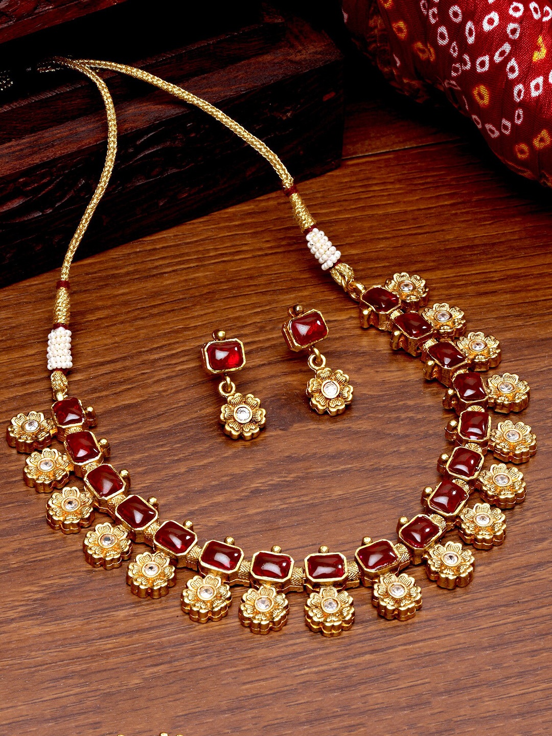 

KARATCART Gold-Plated Kundan Stone Studded Jewellery Set, Red