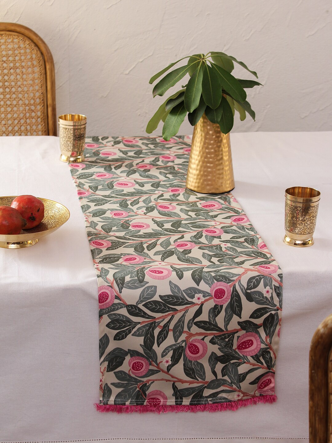 

House This Aadoo White & Green Printed Table Runners