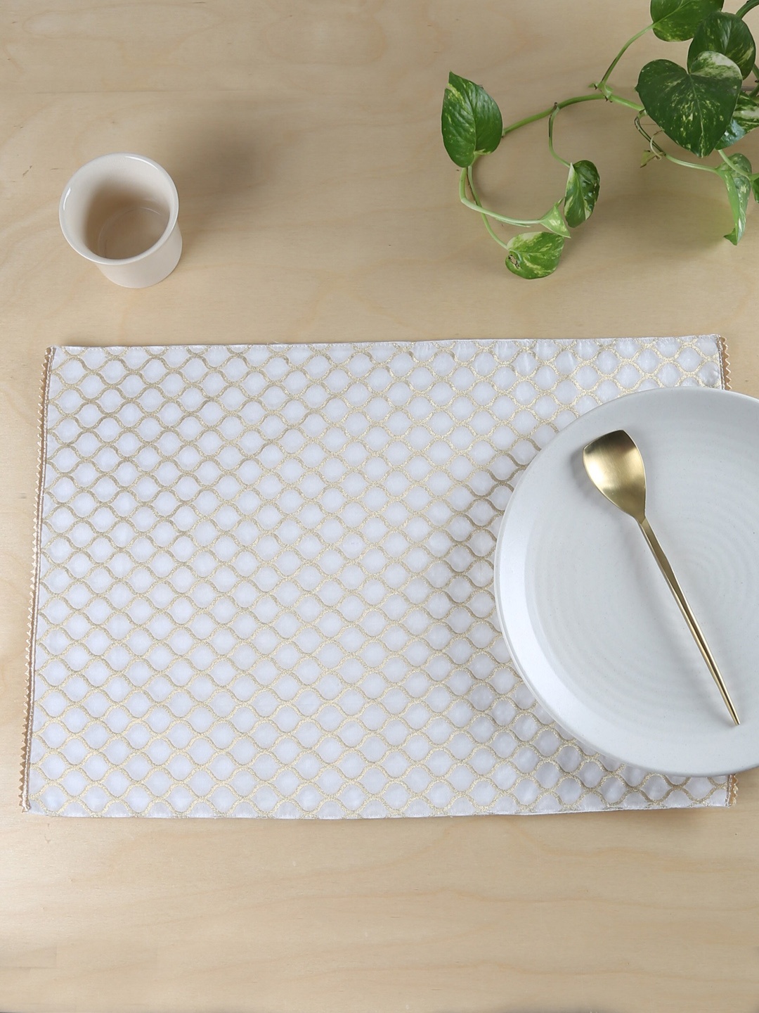 

House This Ivaan White Textured Pure Cotton Table Placement