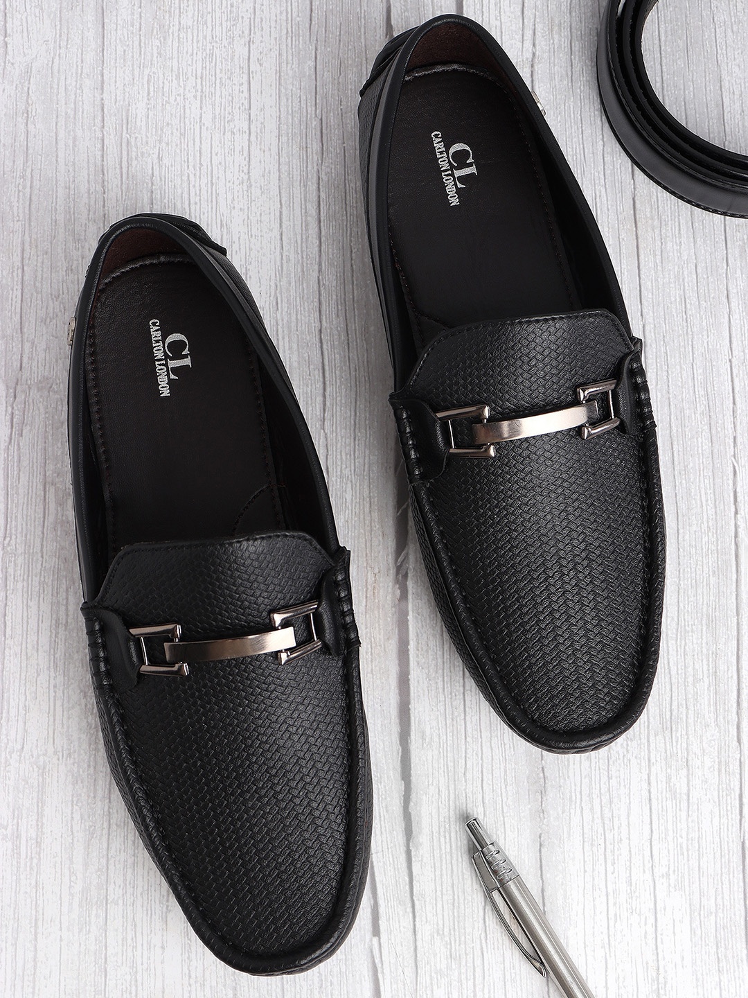 

Carlton London Men Textured Loafers, Black