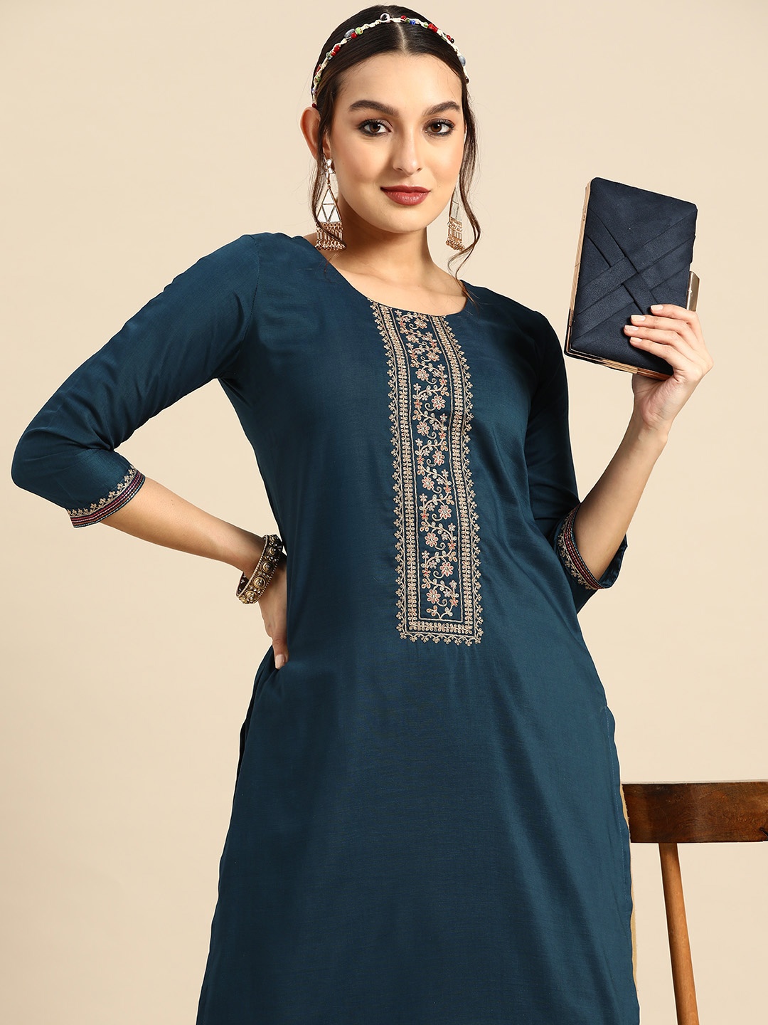 

Sangria Women Embroidered Floral Kurta, Navy blue