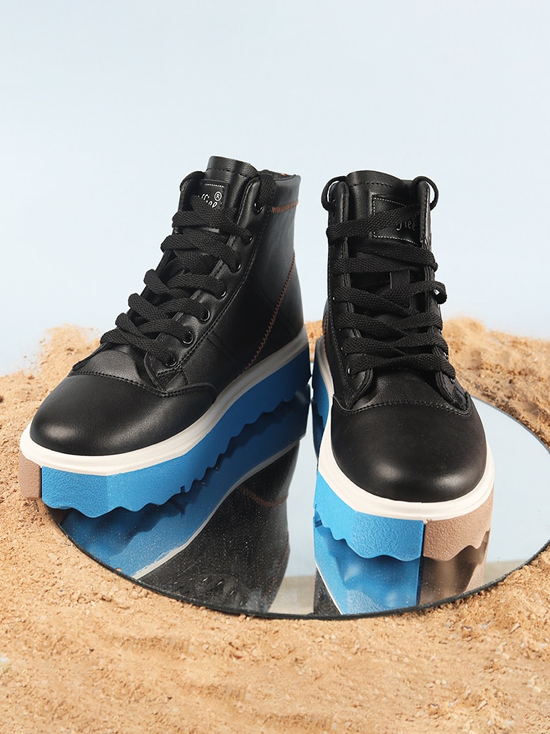

THE WHITE POLE Women Contrast Sole Lightweight Sneakers, Black