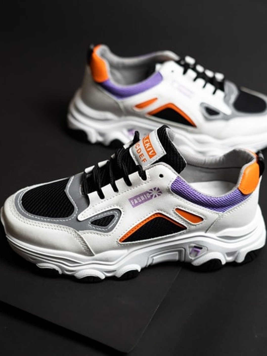 

THE WHITE POLE Women Colourblocked Lightweight Sneakers, Black