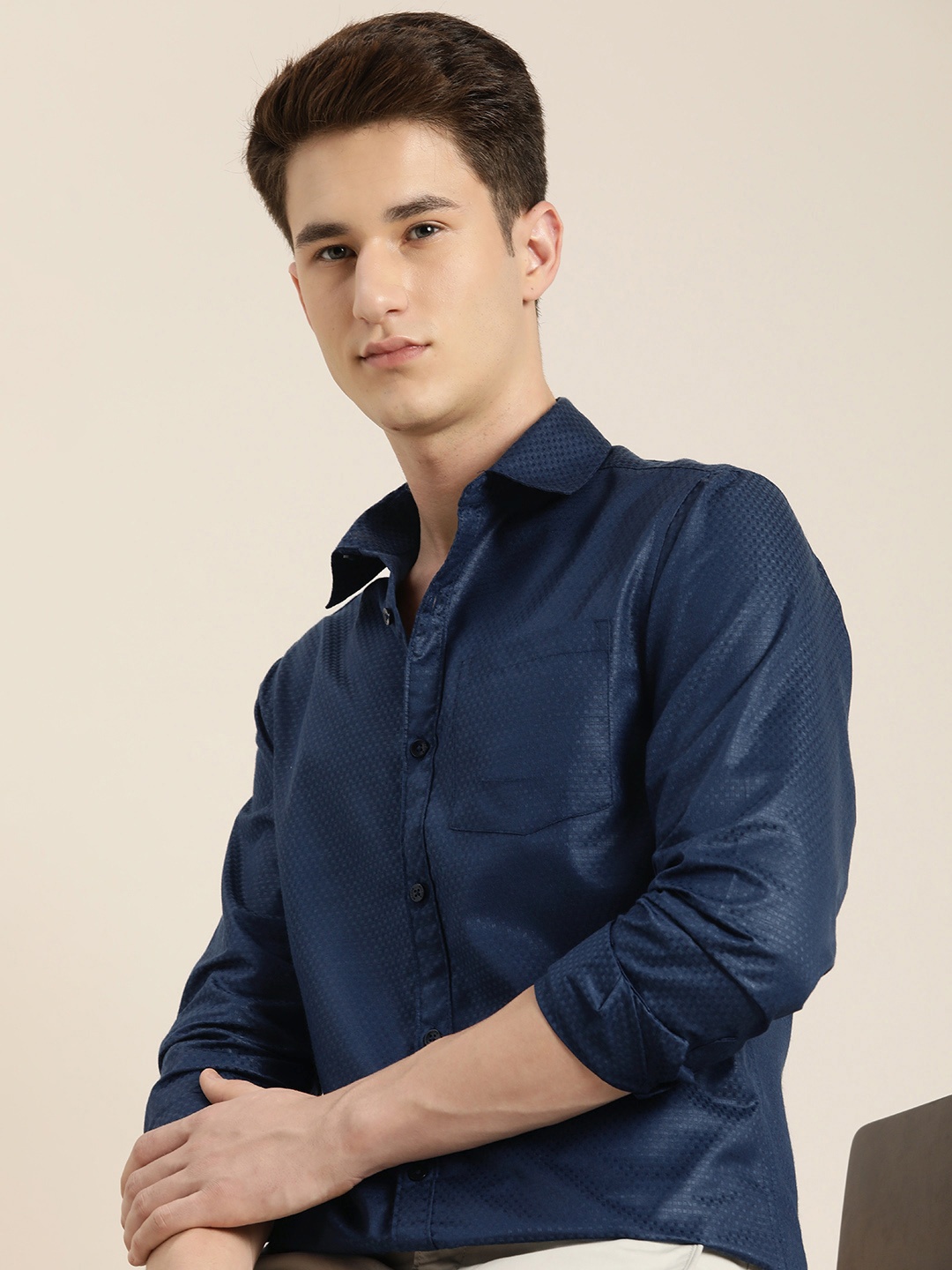 

encore by INVICTUS Men Self Design Textured Casual Shirt, Navy blue