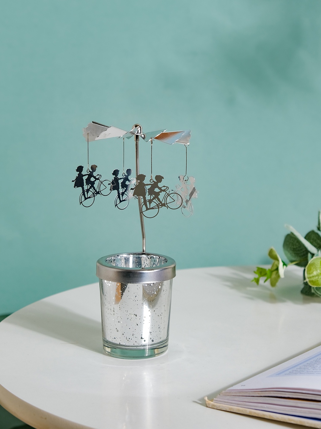 

Nestasia Silver-Toned Cycle Shiny Candle Holders