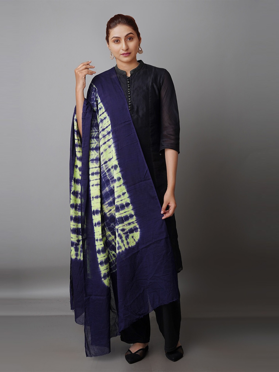 

Unnati Silks Blue & Green Dyed Pure Cotton Shibori Dupatta