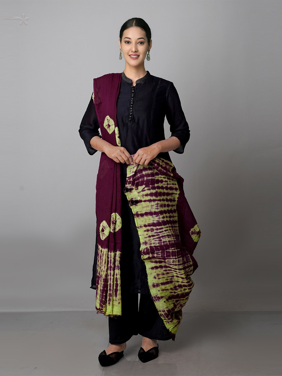 

Unnati Silks Purple & Green Dyed Pure Cotton Shibori Dupatta