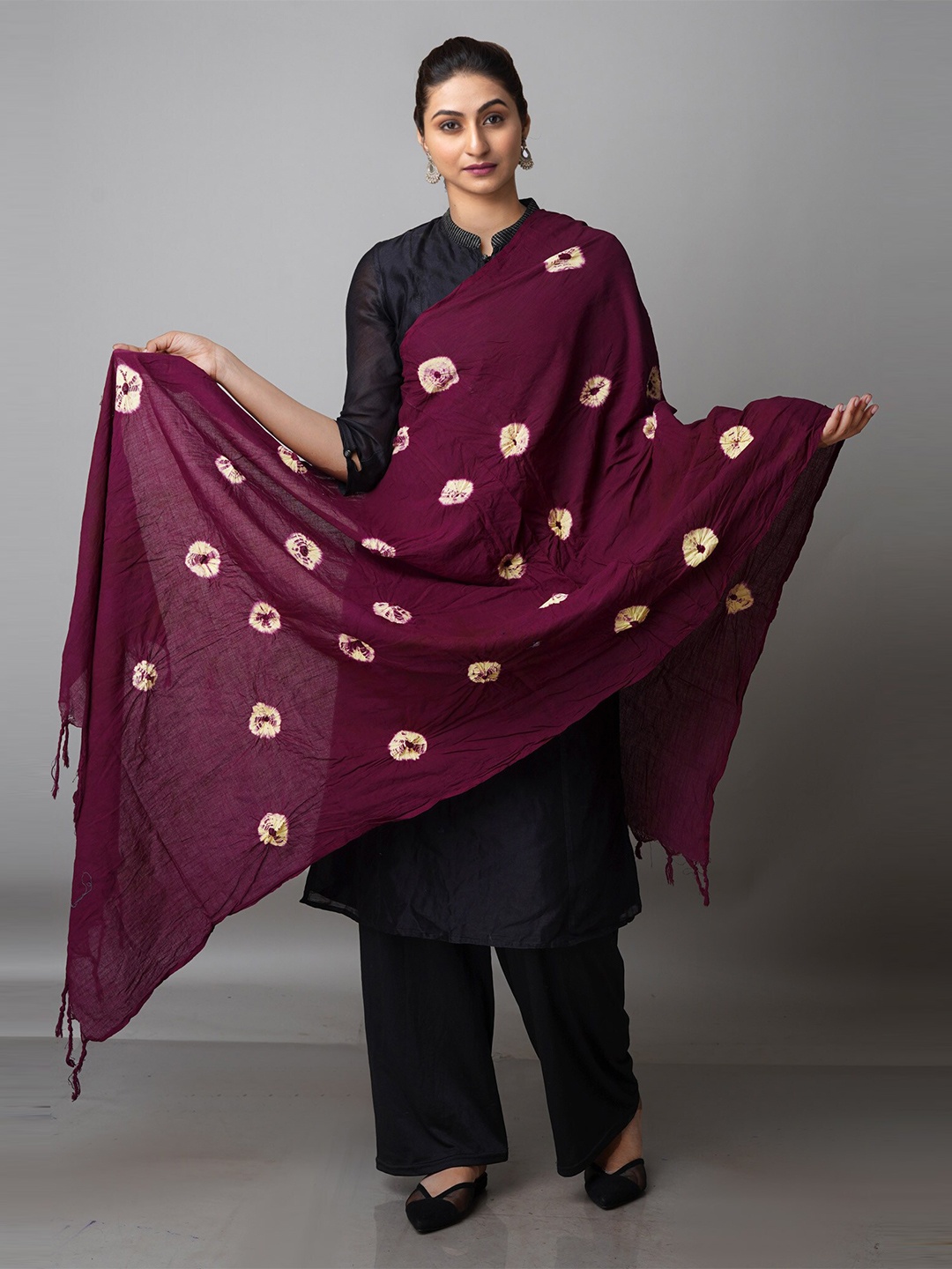 

Unnati Silks Purple & White Ombre Dyed Pure Cotton Shibori Dupatta