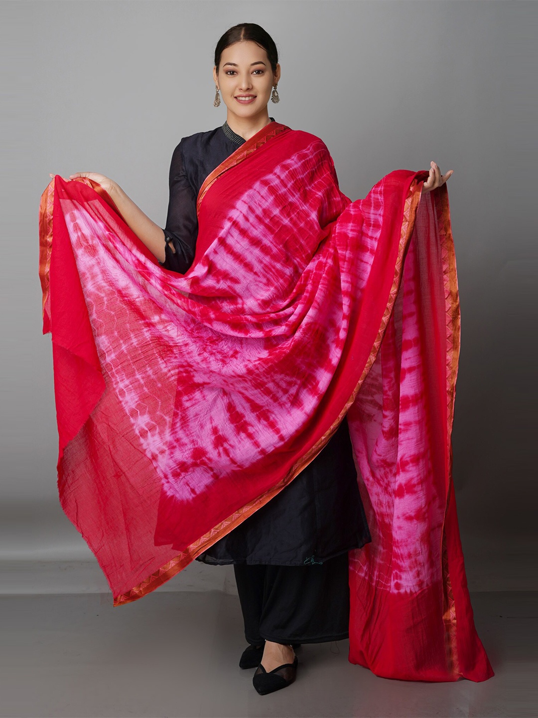 

Unnati Silks Red & Pink Ombre Dyed Pure Cotton Shibori Dupatta