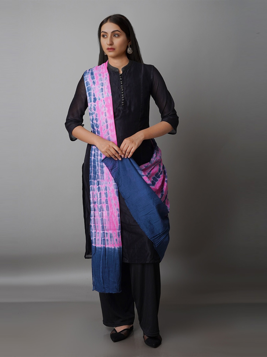 

Unnati Silks Blue & Pink Ombre Dyed Pure Cotton Shibori Dupatta