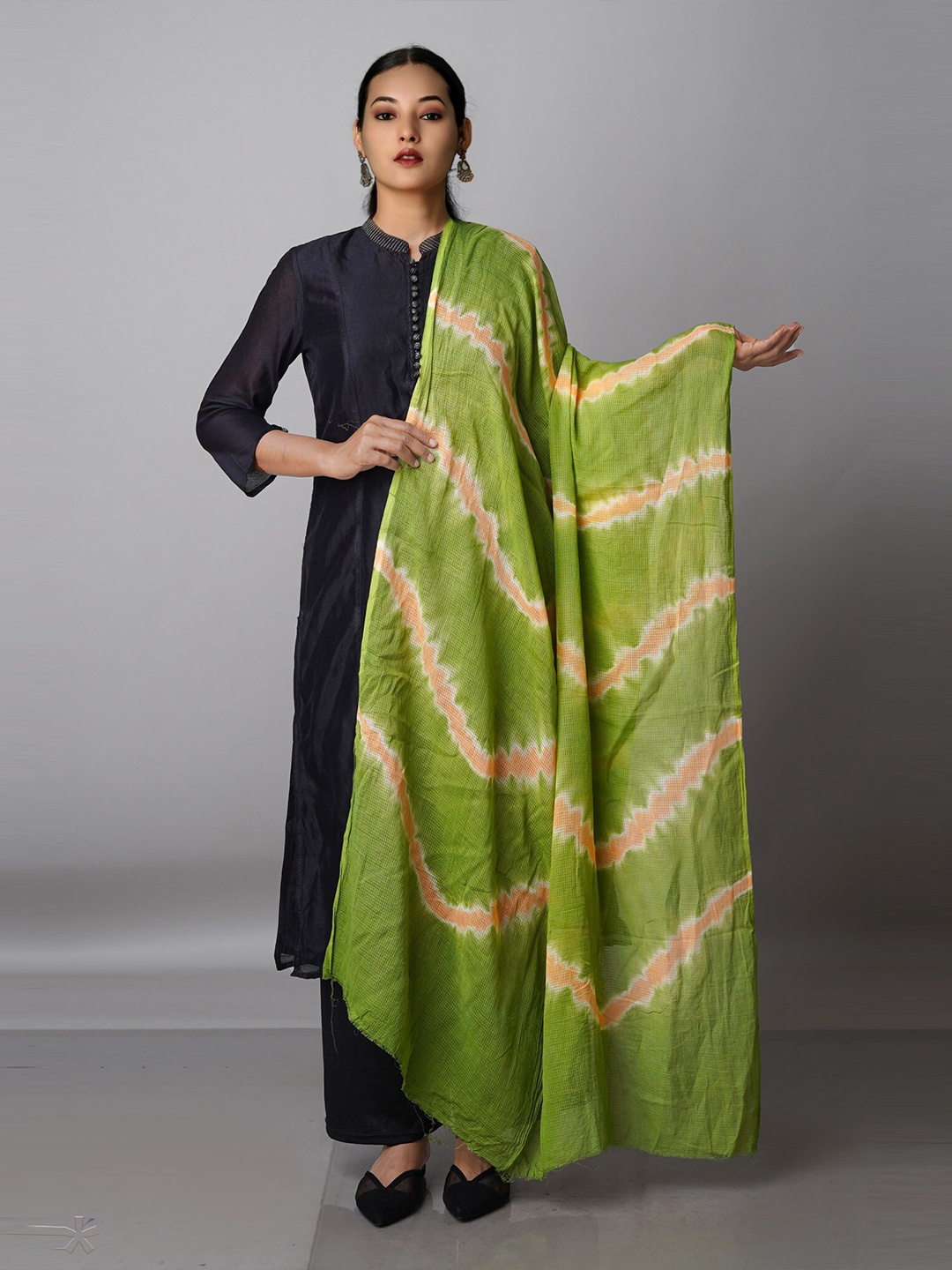 

Unnati Silks Green & Orange Ombre Dyed Pure Cotton Shibori Dupatta