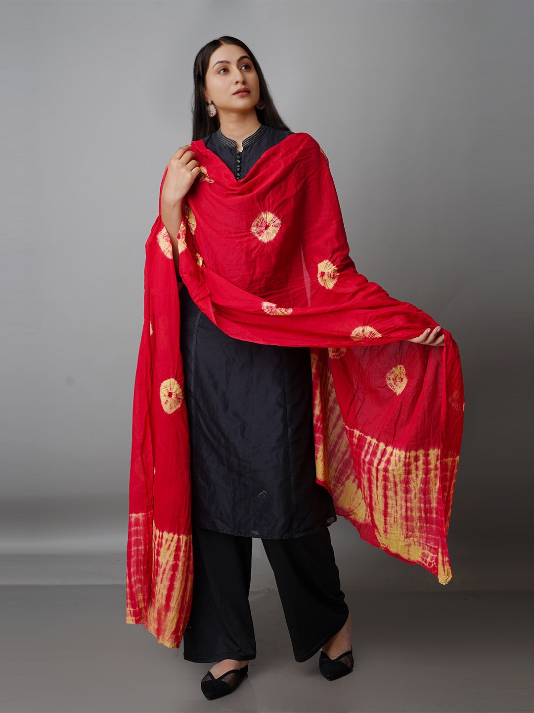 

Unnati Silks Red & Brown Ombre Dyed Pure Cotton Shibori Dupatta