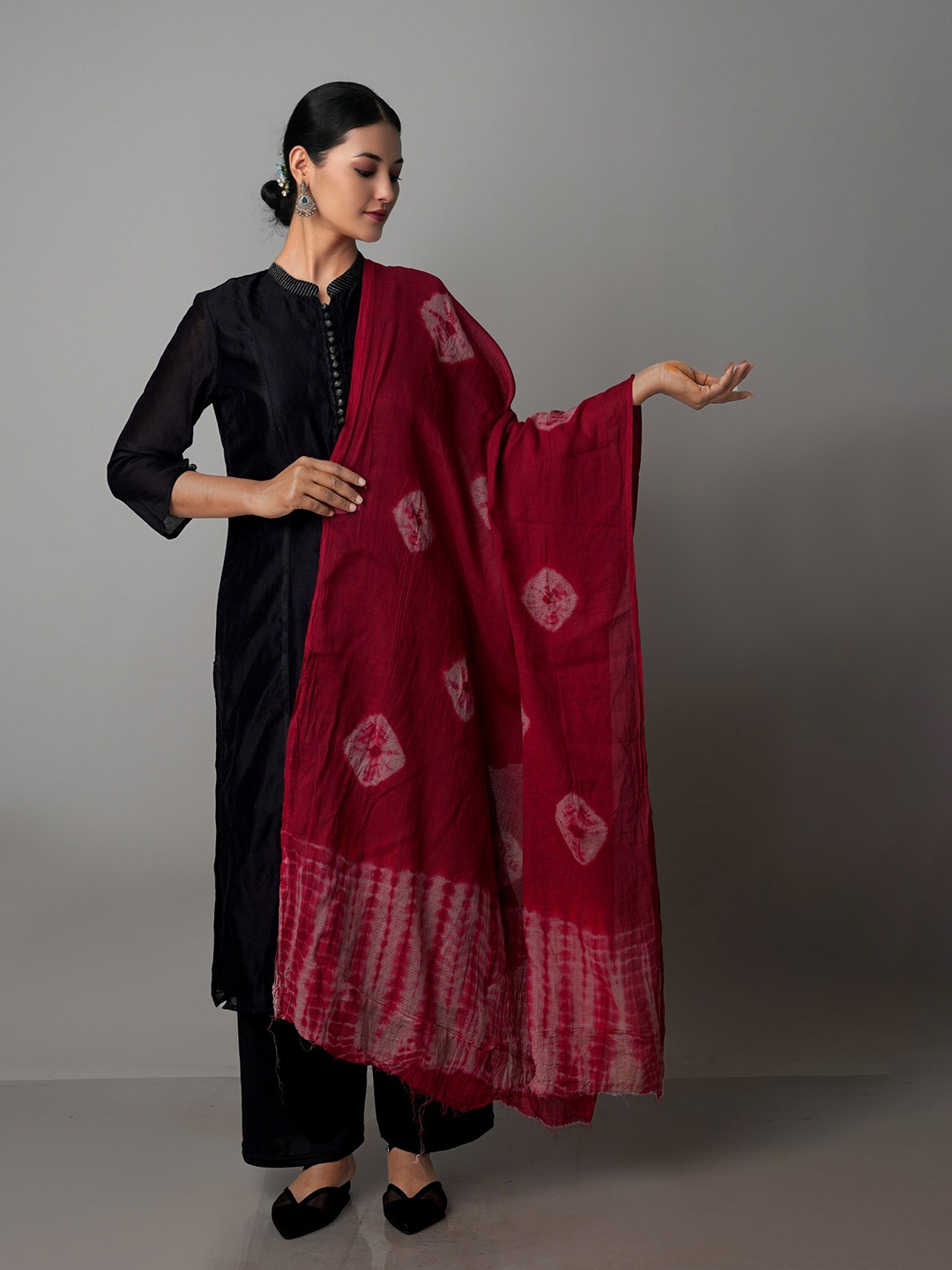 

Unnati Silks Dyed Pure Cotton Shibori Dupatta, Red