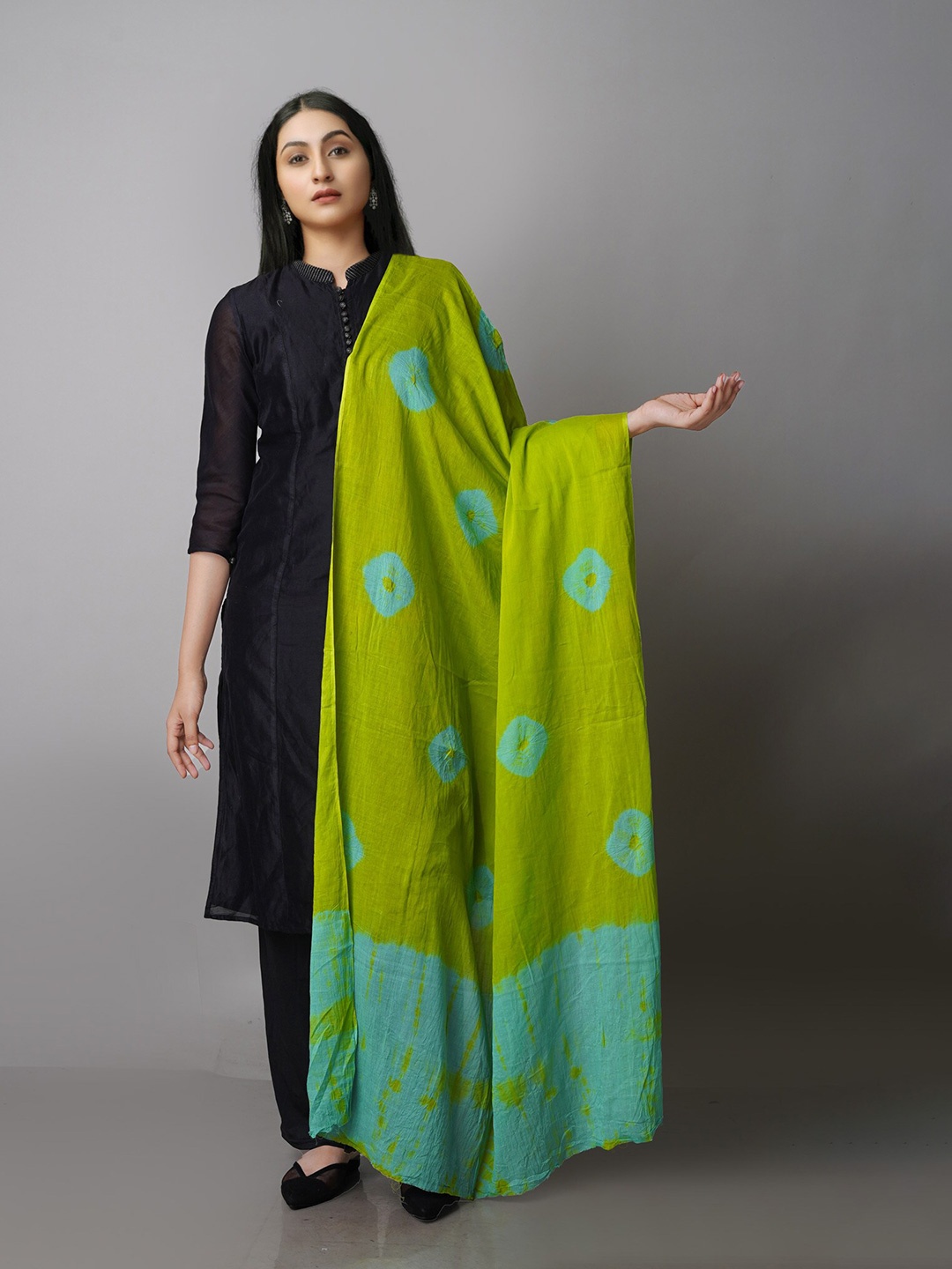 

Unnati Silks Ombre Dyed Pure Cotton Shibori Dupatta, Green