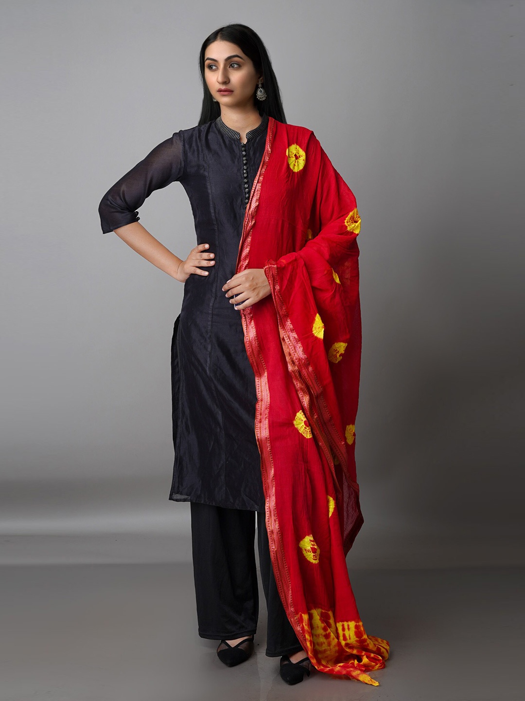 

Unnati Silks Ombre Dyed Pure Cotton Shibori Dupatta, Red