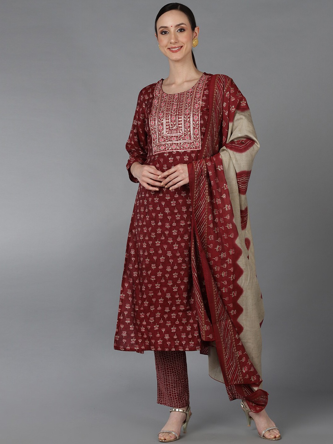 

AHIKA Floral Printed Gotta Patti Kurta with Trousers & With Dupatta, Maroon