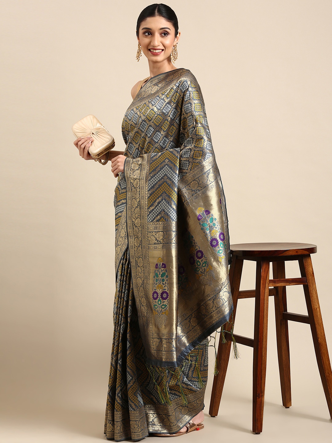 

Royal Rajgharana Saree Bandhani Pure Silk Bandhani Sarees, Grey