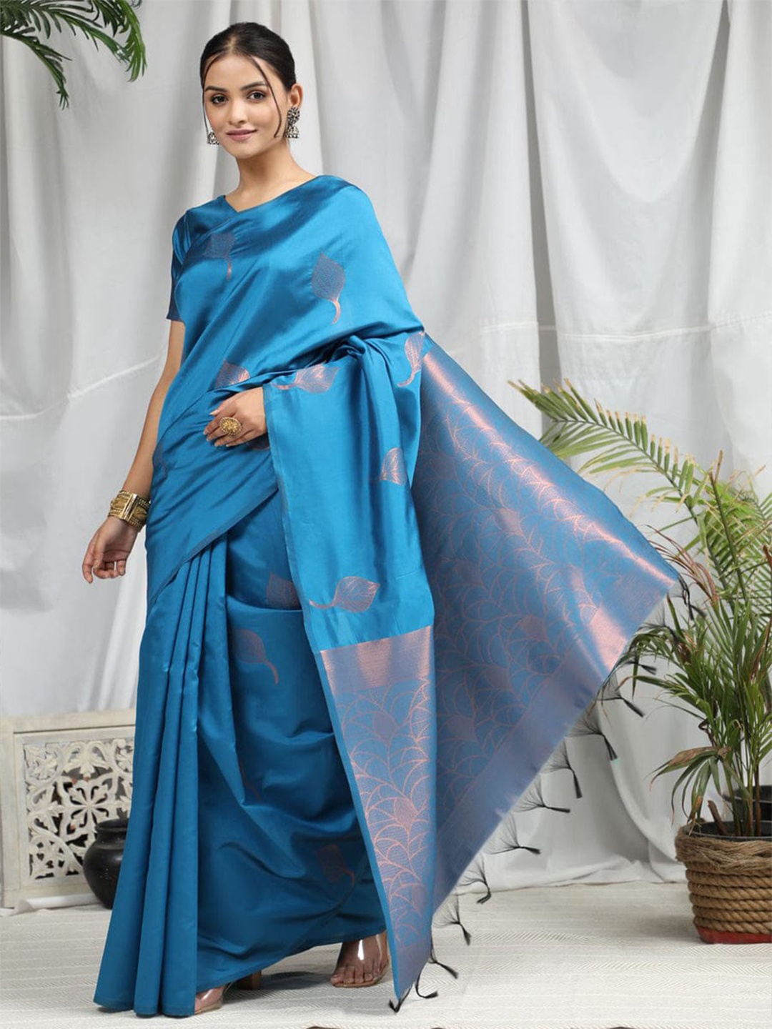 

Jinax Floral Zari Pure Silk Banarasi Saree, Blue