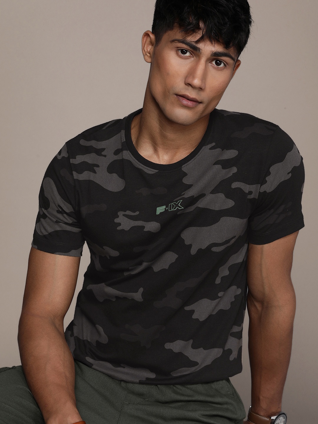 

FORCE IX Men Pure Cotton Camouflage Printed T-shirt With Applique Detail, Black