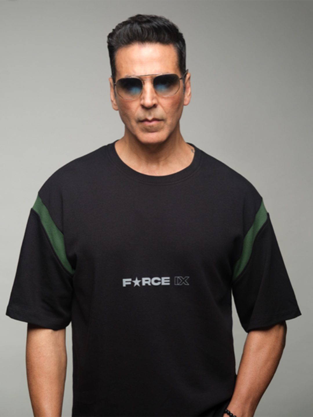 

FORCE IX Men Reflective Brand Logo Printed Oversized Pure Cotton T-shirt, Black