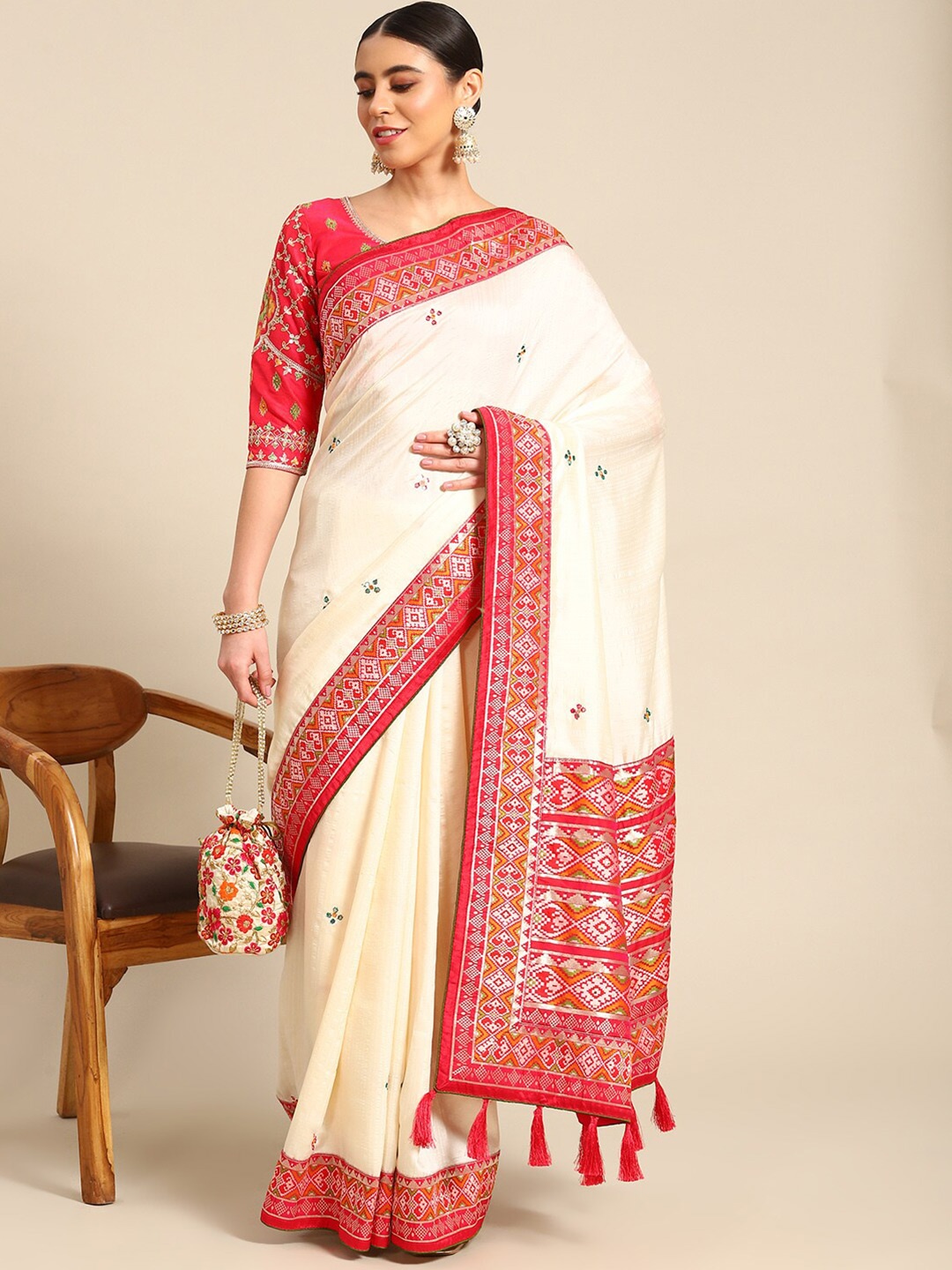 

Ambuja InternationalEthnic Motifs Zari Pure Silk Banarasi Saree, White