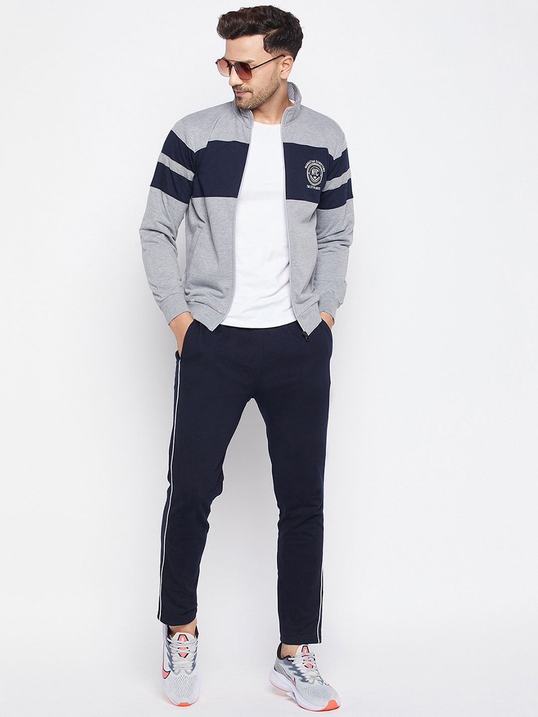 

WILD WEST Men Colourblocked Tracksuit, Grey