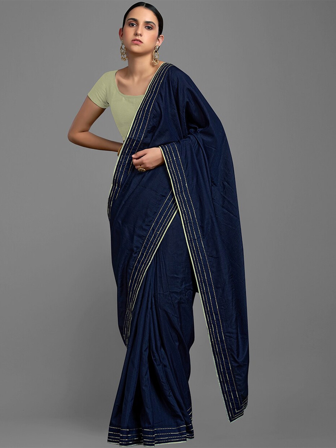 

HRITIKA Embroidered Silk Blend Saree, Navy blue