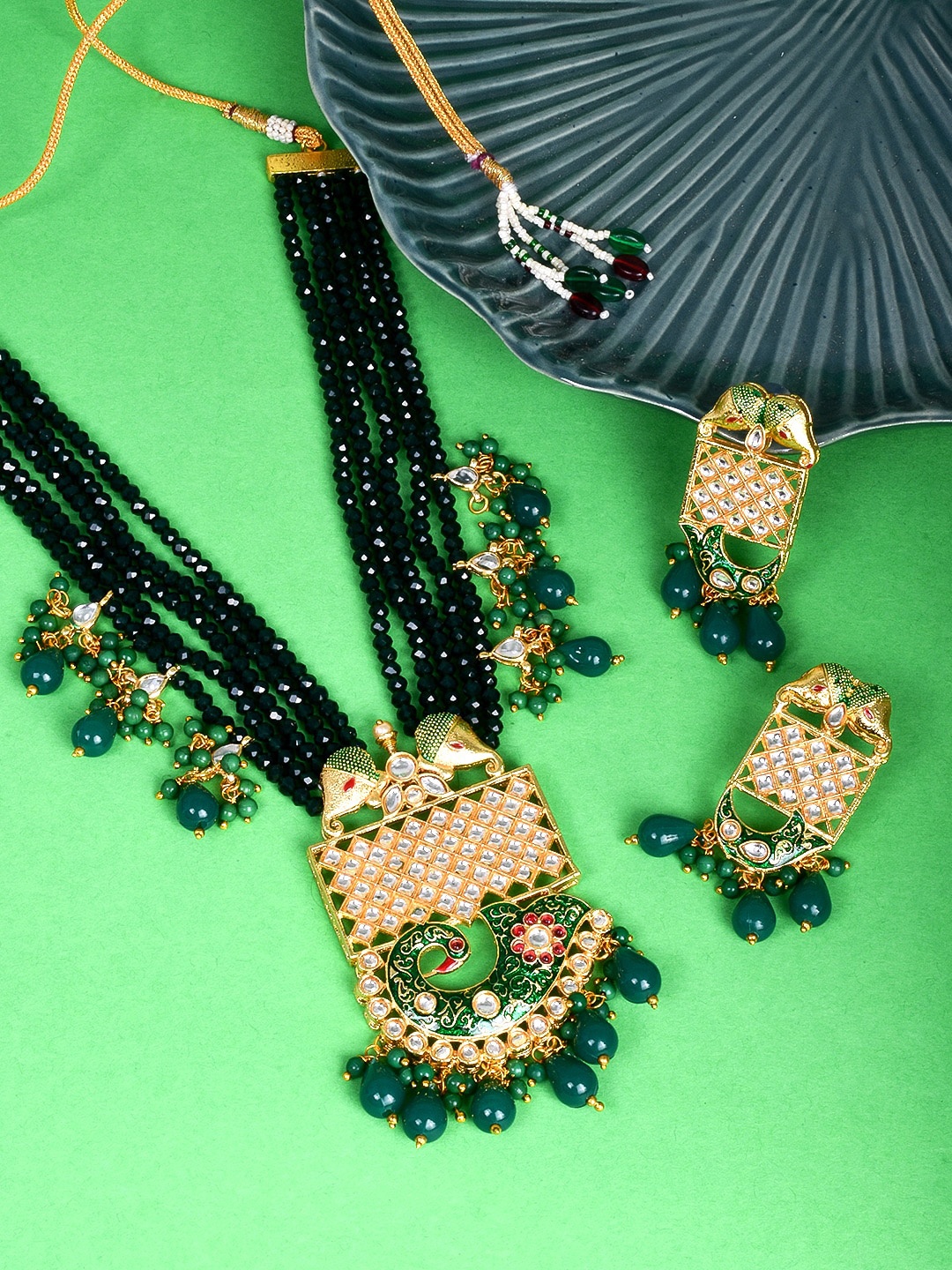 

STEORRA JEWELS Gold-Plated Stone Studded & Beaded Jewellery Set