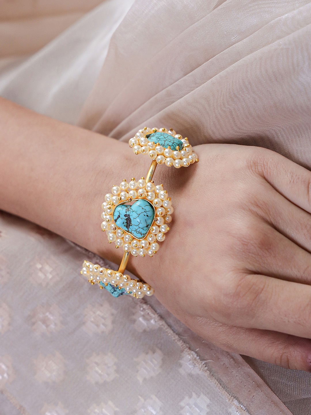 

Ozanoo Gold-Toned & White Brass Pearls Gold-Plated Kada Bracelet, Sea green