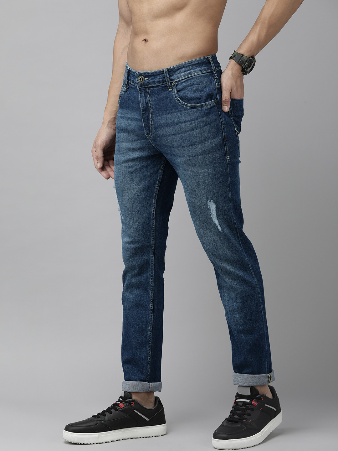 

Roadster Men Skinny Fit Mildly Distressed Light Fade Jeans, Blue